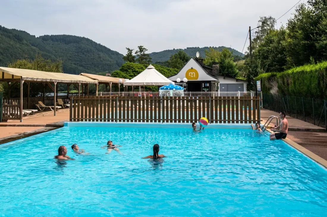 Camping maeva Escapades Le Lac Laval-de-Cère 3 étoiles★★★