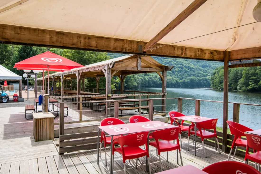 Camping maeva Escapades Le Lac Laval-de-Cère 3 étoiles★★★