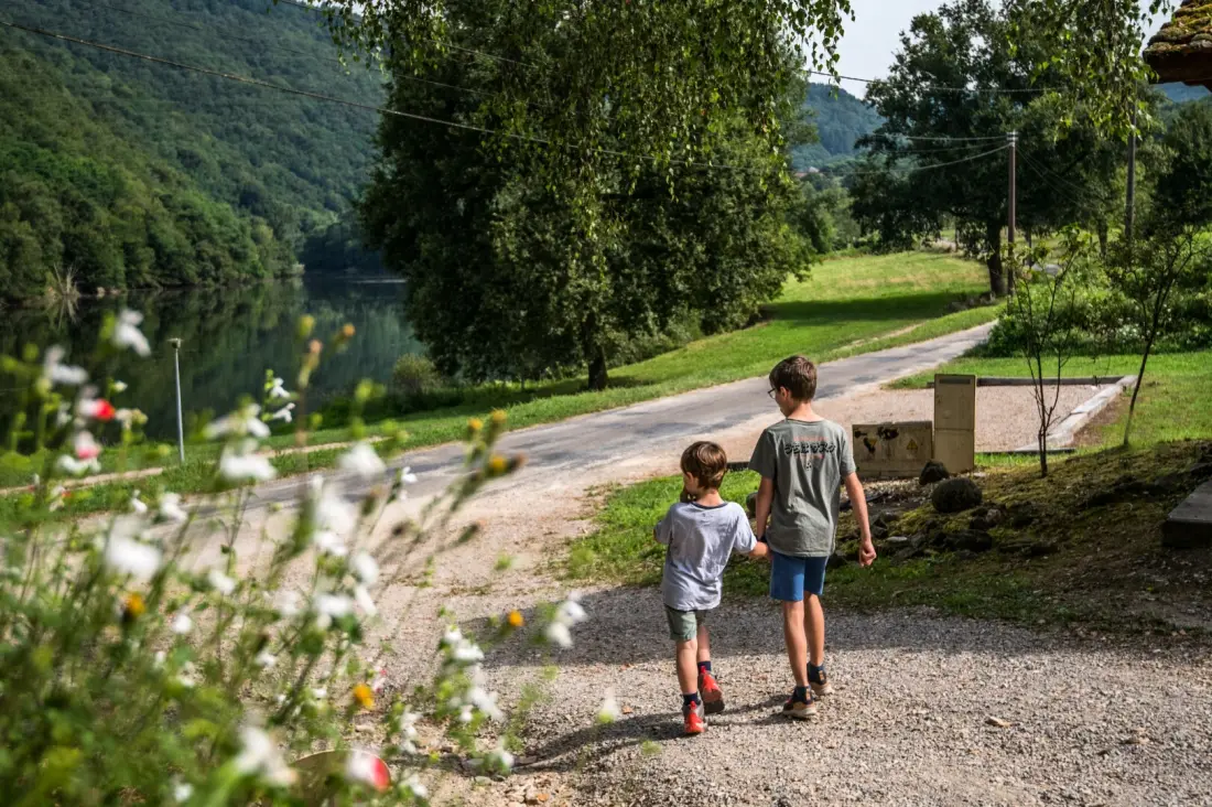 Camping maeva Escapades Le Lac Laval-de-Cère 3 étoiles★★★