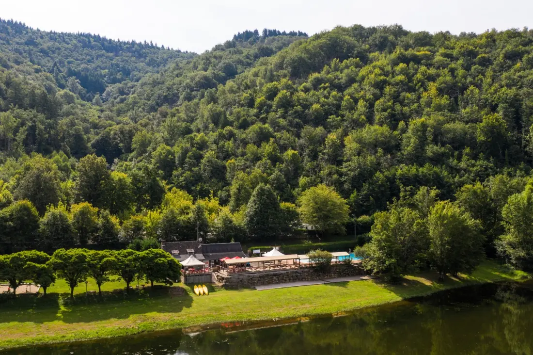 Camping maeva Escapades Le Lac Laval-de-Cère 3 étoiles★★★