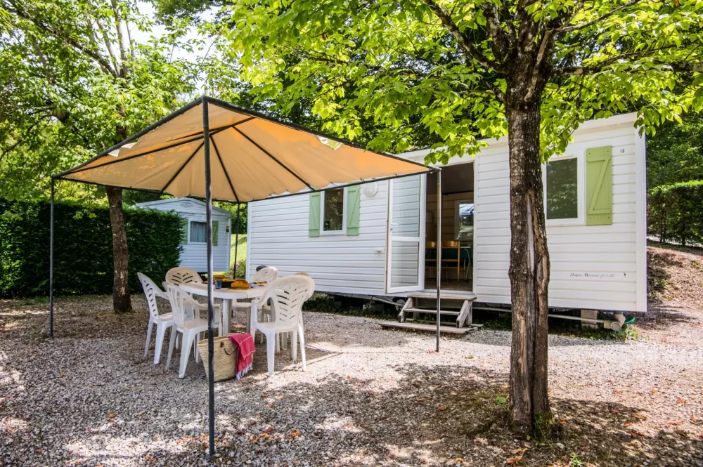 Camping maeva Escapades Le Lac Laval-de-Cère 3 étoiles★★★