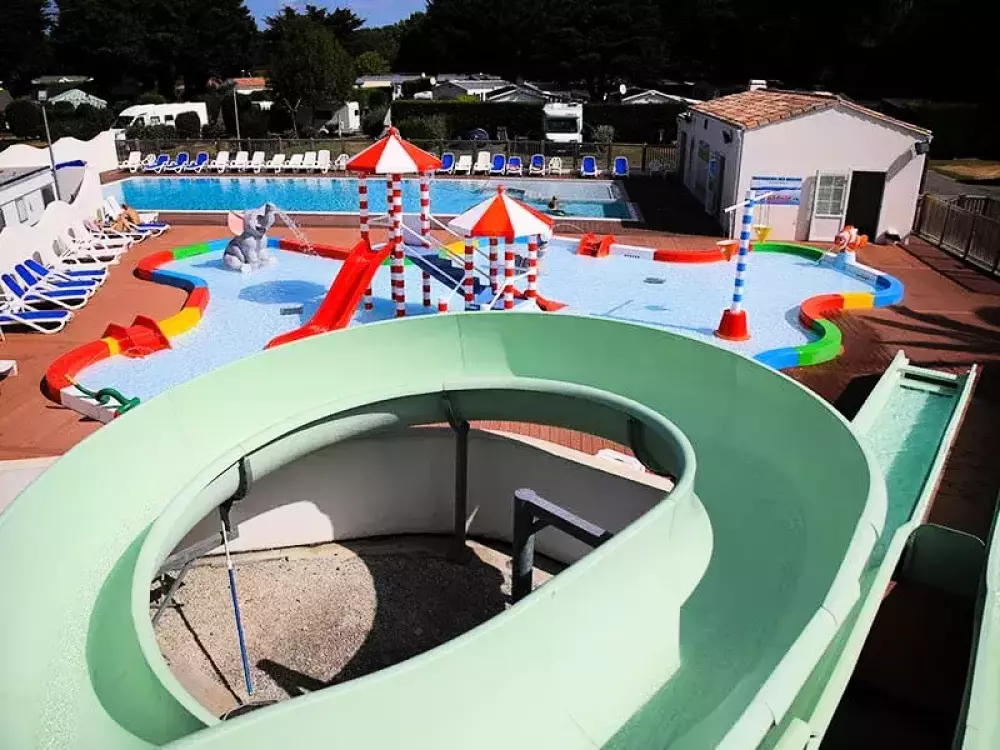 Camping Au Val de Loire en Ré 4 étoiles★★★★