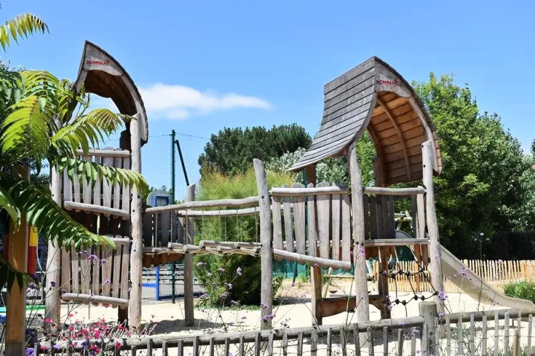 Flower Camping Le Petit Paris 4 étoiles★★★★
