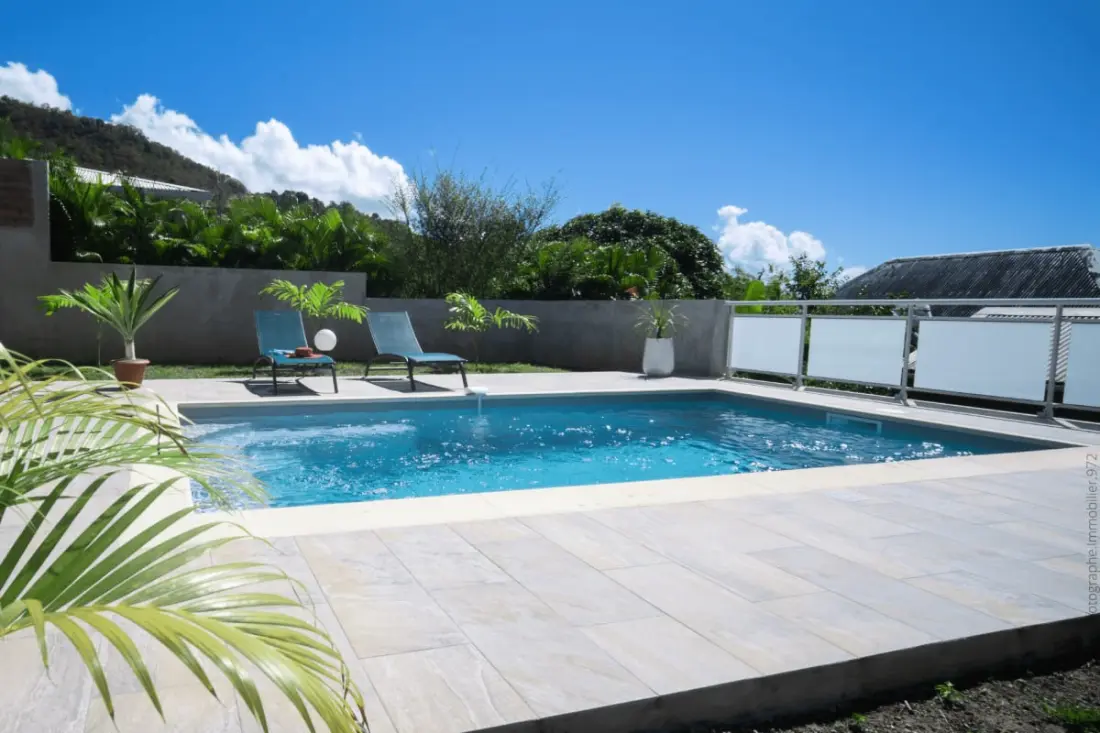 972a - Magnifique Rez-de-chaussée Avec Piscine