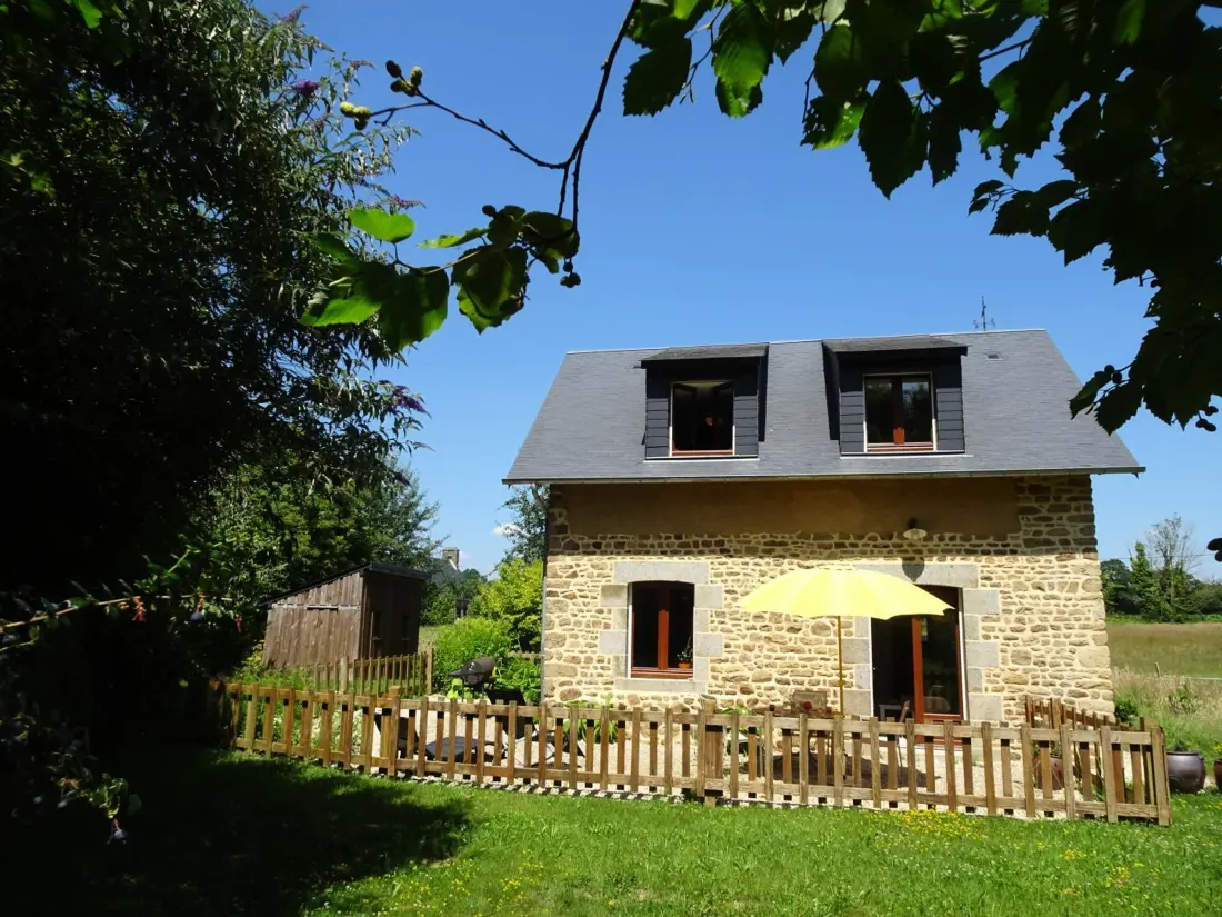 Maison de Vacances Les Chambres-Le Grippon 2