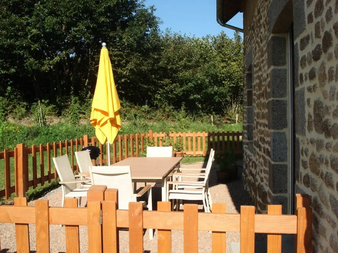 Maison de Vacances Les Chambres-Le Grippon 2
