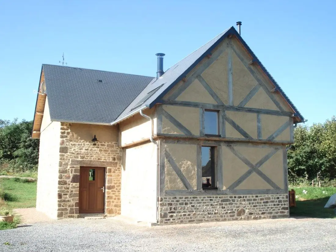 Maison de Vacances Les Chambres-Le Grippon 2