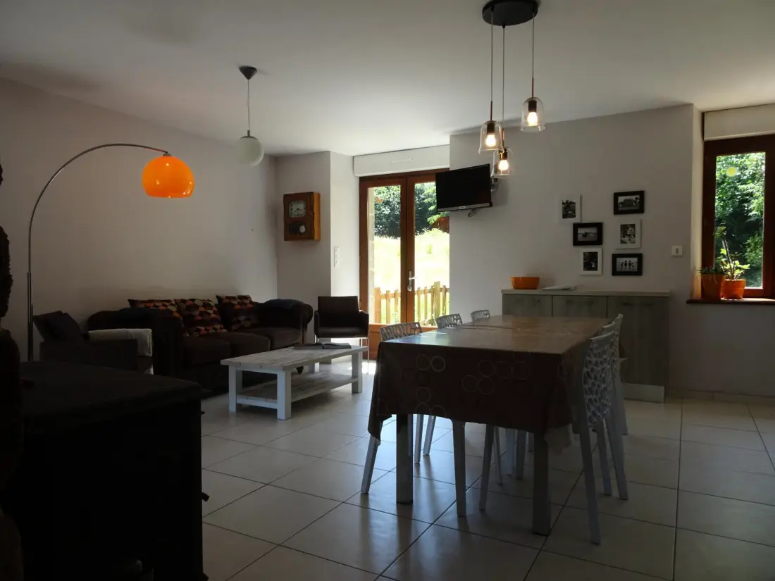 Maison de Vacances Les Chambres-Le Grippon 2