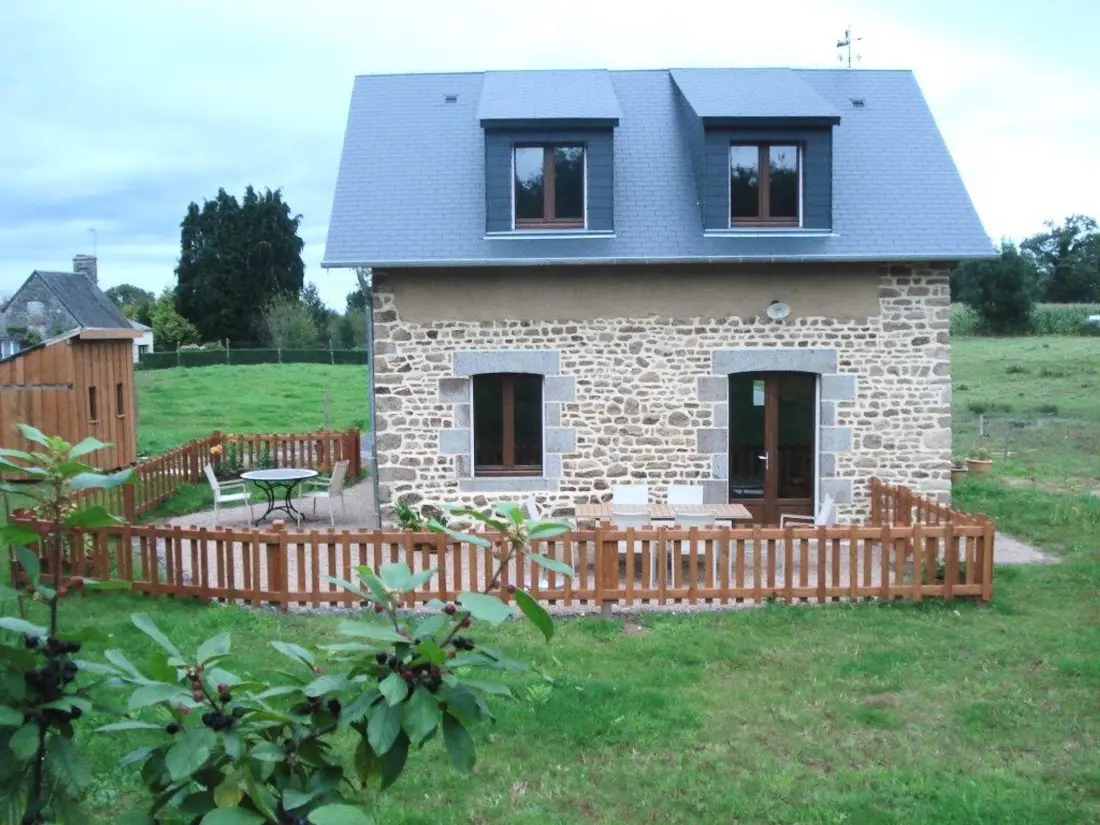 Maison de Vacances Les Chambres-Le Grippon 2