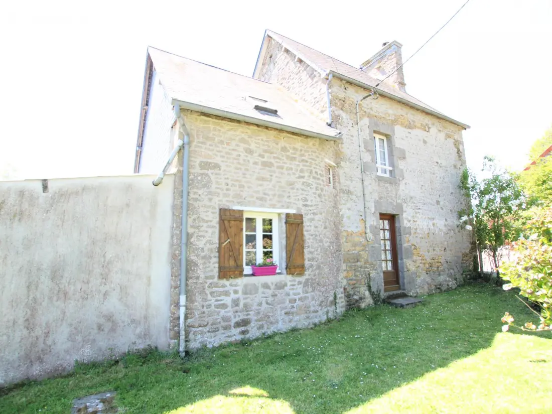 Maison de Vacances Les Chambres-Le Grippon 3