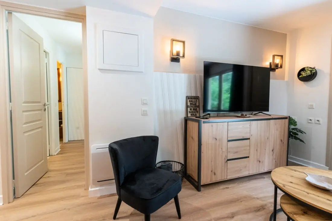 Résidence Très Bel Appartement Rénové Avec Piscine, Tennis Et Parking Privé 09