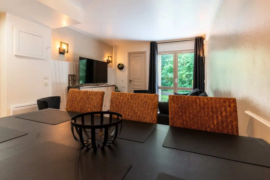 Résidence Très Bel Appartement Rénové Avec Piscine, Tennis Et Parking Privé 09