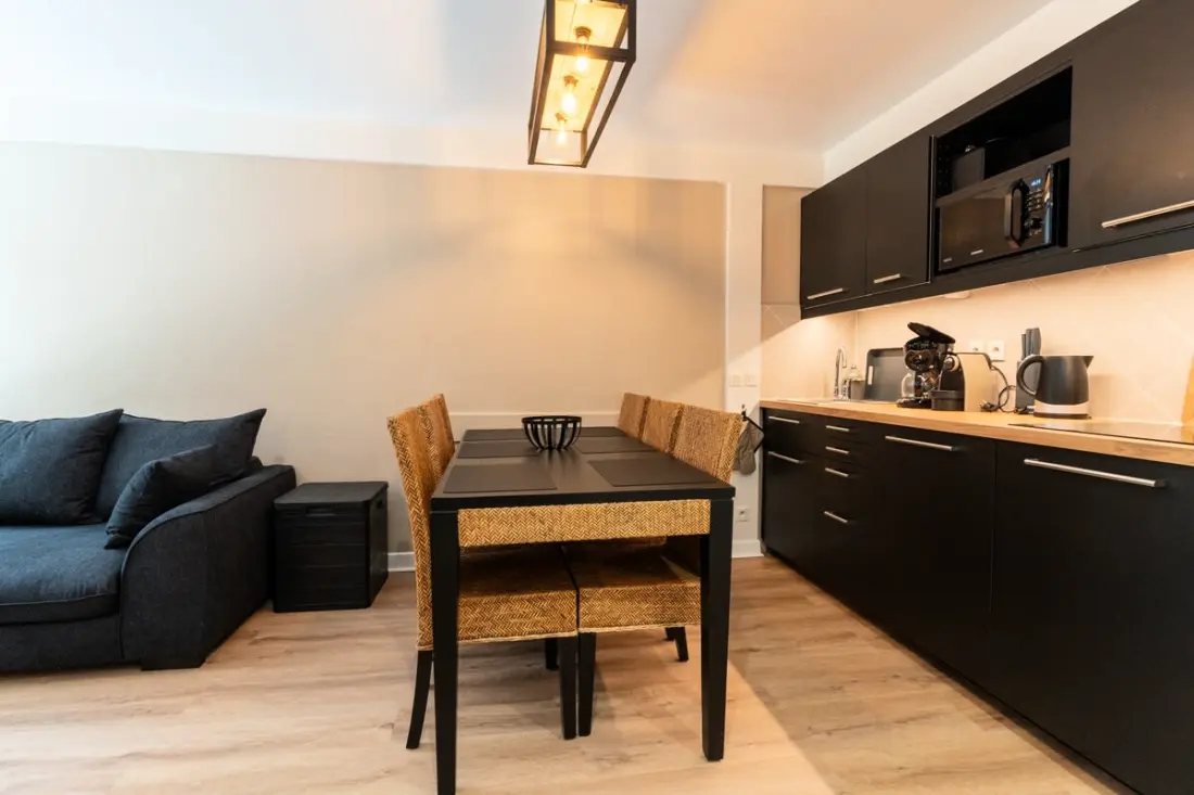Résidence Très Bel Appartement Rénové Avec Piscine, Tennis Et Parking Privé 09
