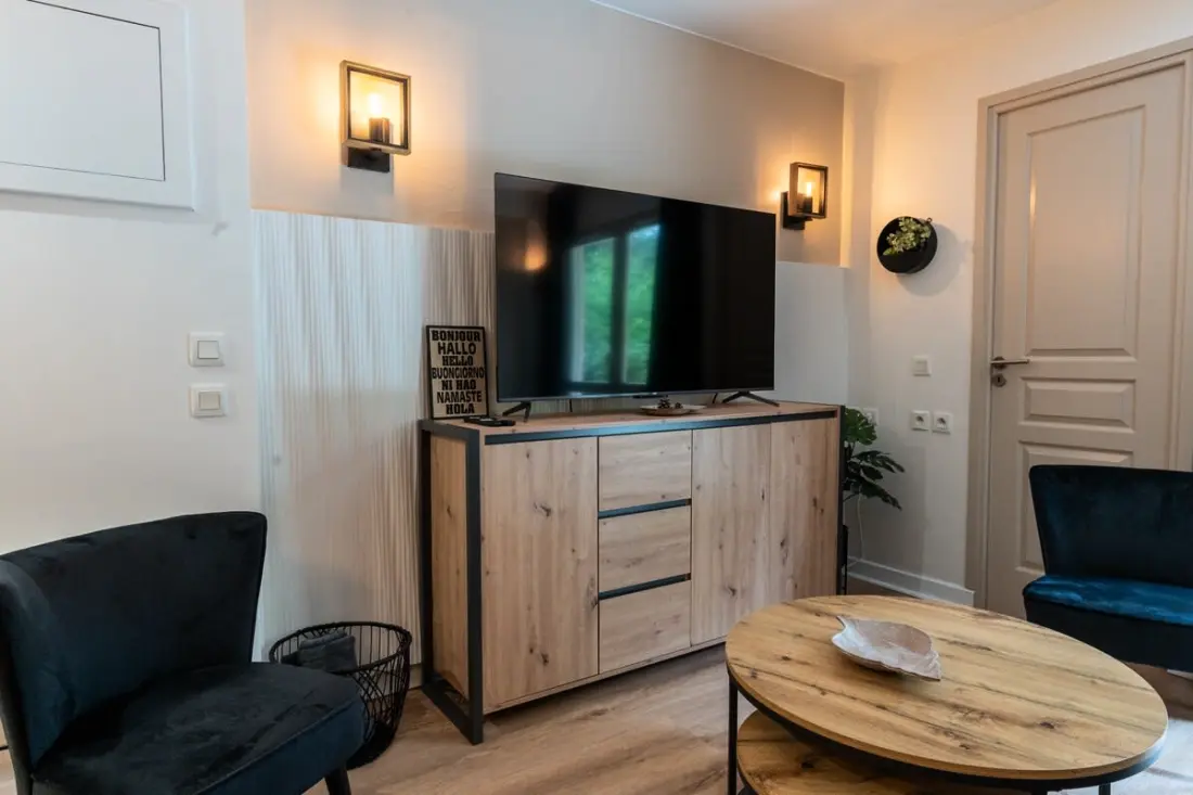 Résidence Très Bel Appartement Rénové Avec Piscine, Tennis Et Parking Privé 09