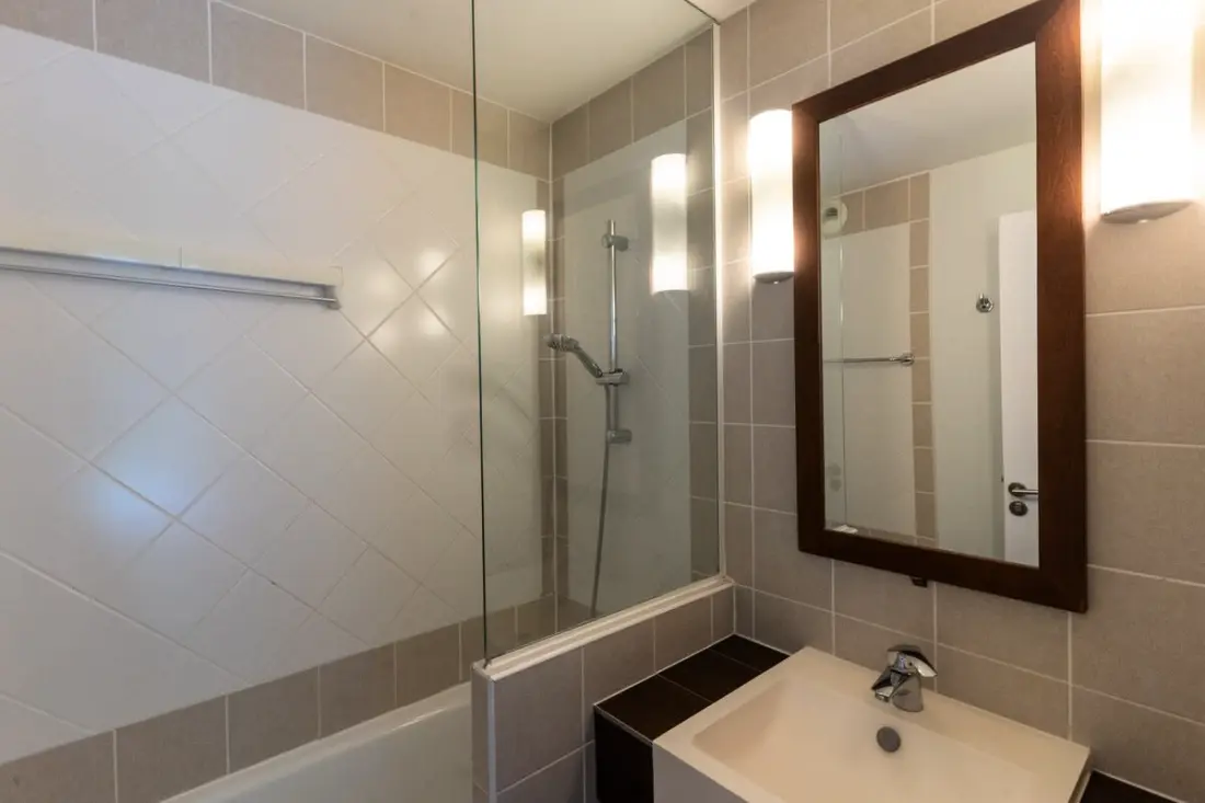 Résidence Très Bel Appartement Rénové Avec Piscine, Tennis Et Parking Privé 09
