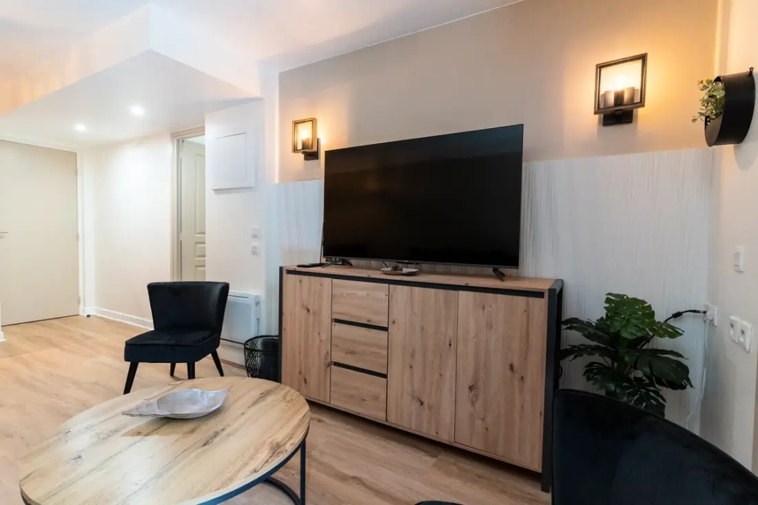 Résidence Très Bel Appartement Rénové Avec Piscine, Tennis Et Parking Privé 09
