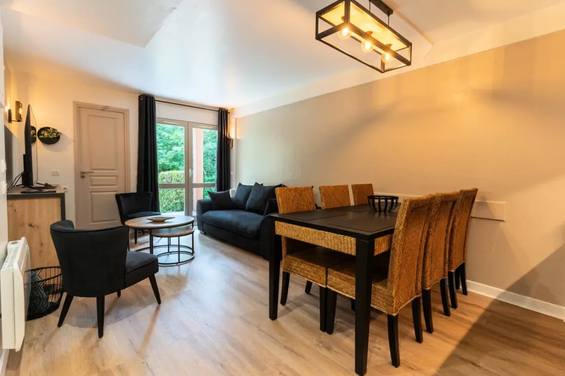 Résidence Très Bel Appartement Rénové Avec Piscine, Tennis Et Parking Privé 09