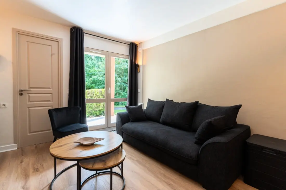 Résidence Très Bel Appartement Rénové Avec Piscine, Tennis Et Parking Privé 09
