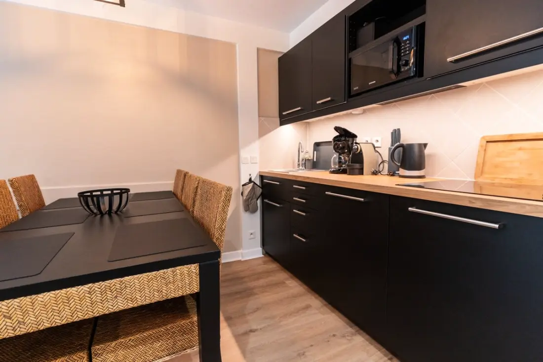 Résidence Très Bel Appartement Rénové Avec Piscine, Tennis Et Parking Privé 09