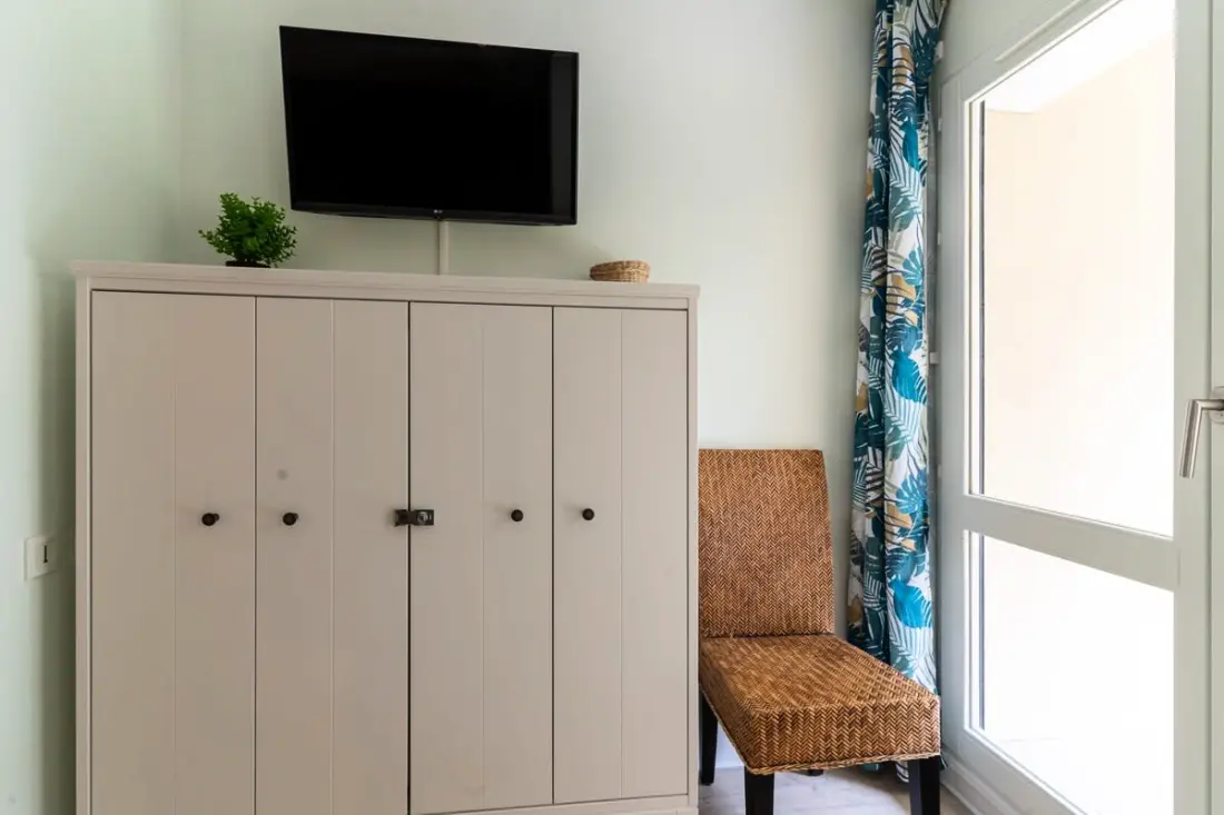 Résidence Très Bel Appartement Rénové Avec Piscine, Tennis Et Parking Privé 09