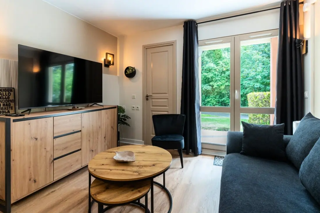 Résidence Très Bel Appartement Rénové Avec Piscine, Tennis Et Parking Privé 09