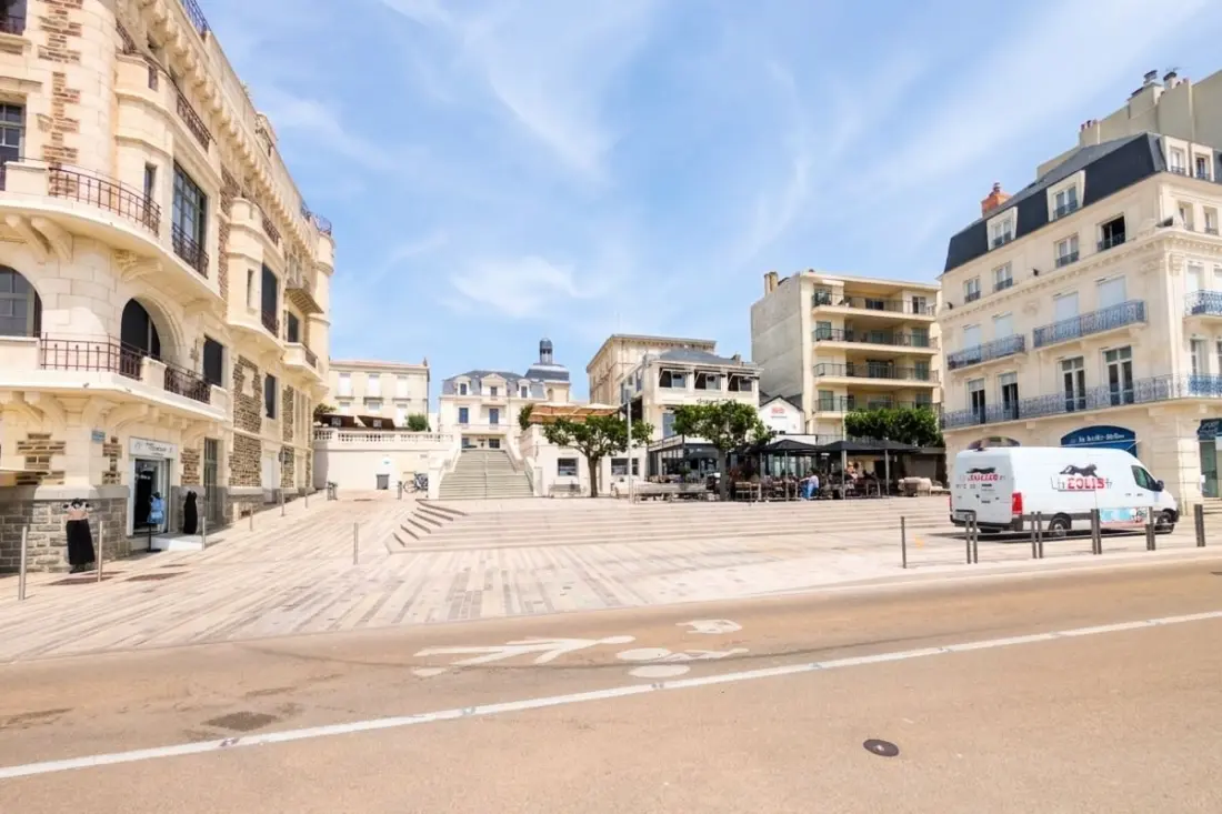 A 50 M De La Grande Plage Des Sables D'olonne