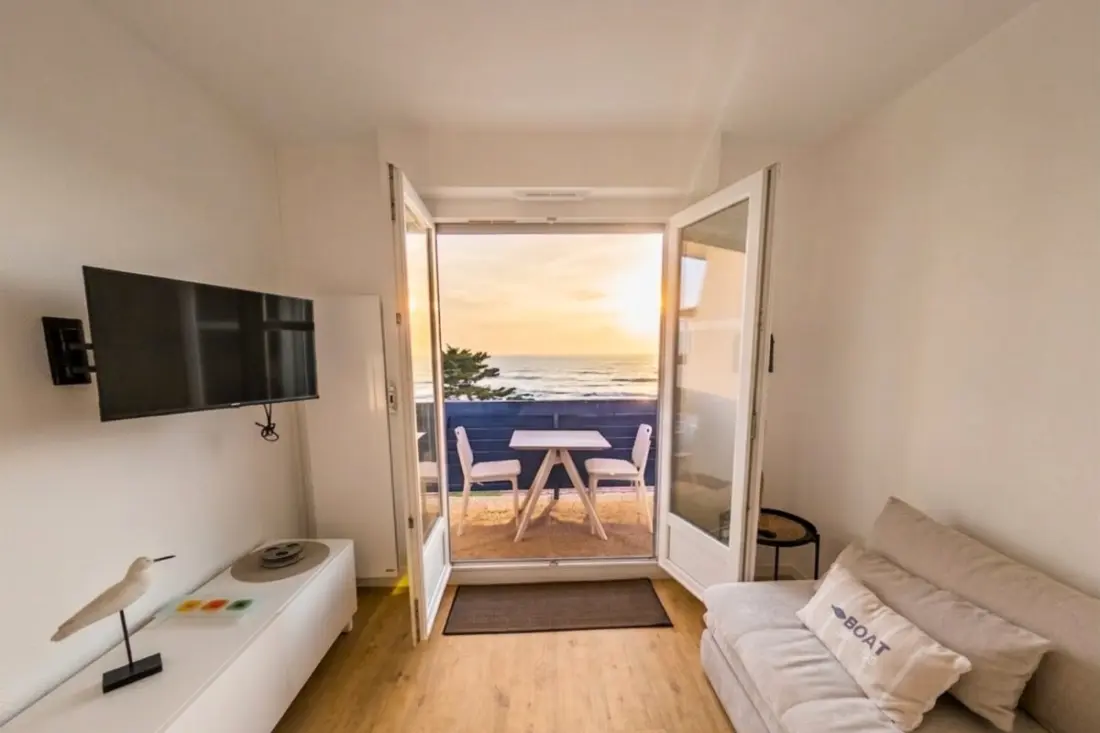 Appartement Lumineux Avec Balcon Filant Vue Mer