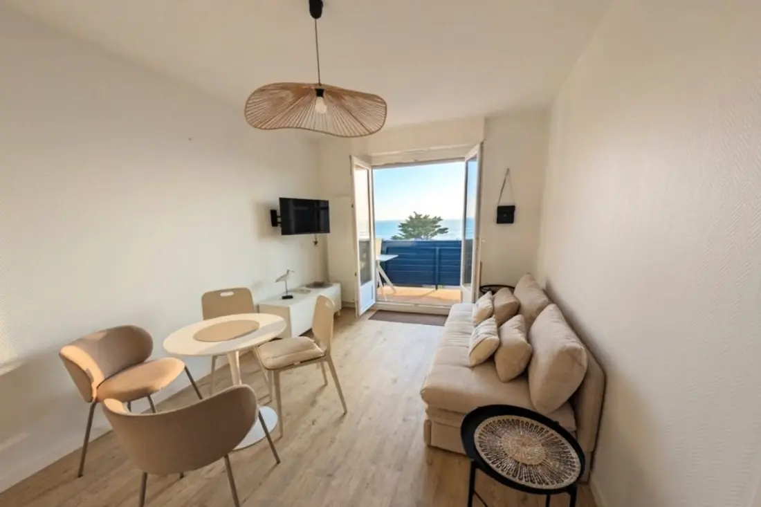 Appartement Lumineux Avec Balcon Filant Vue Mer