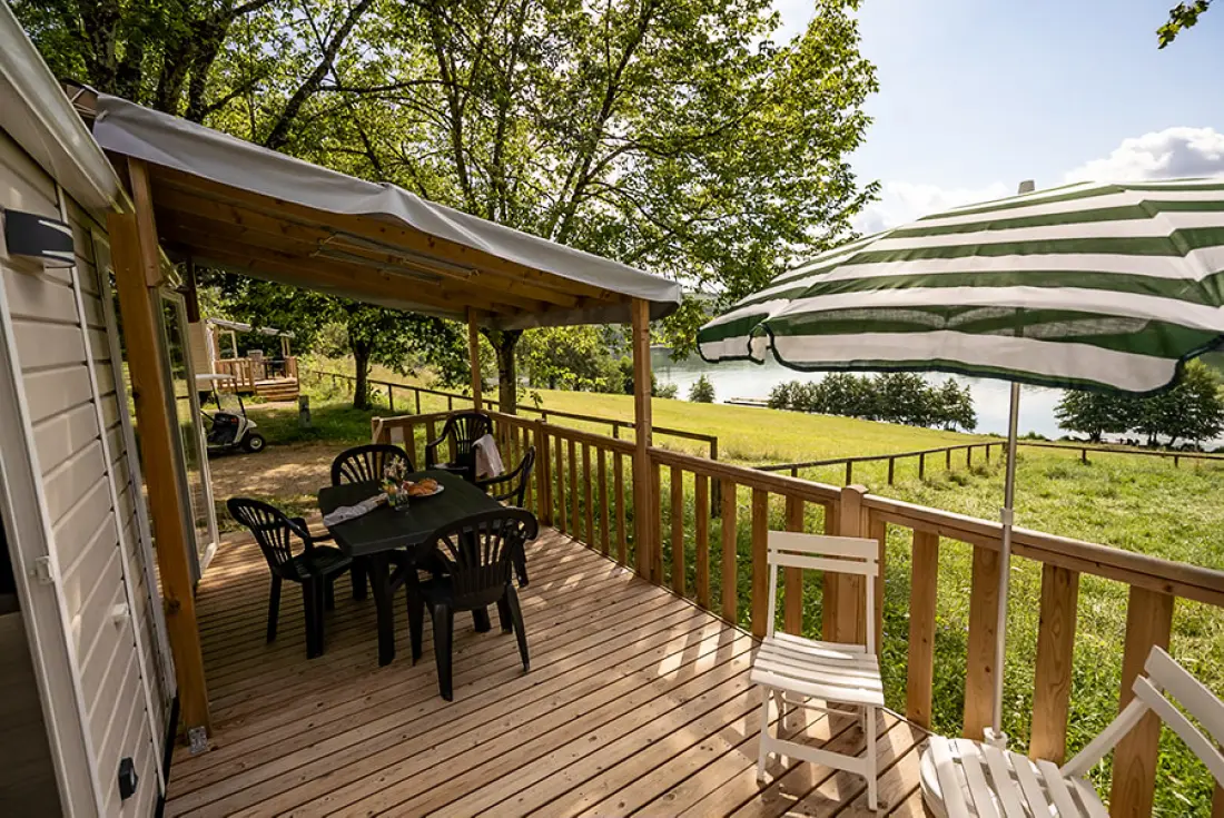 Flower Camping du Lac du Causse 3 étoiles★★★