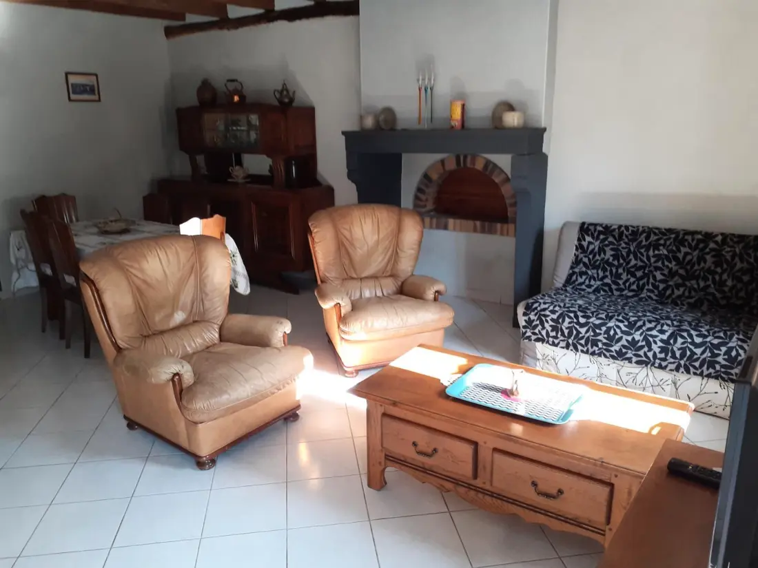 Maison de Vacances Louchy-Montfand 2