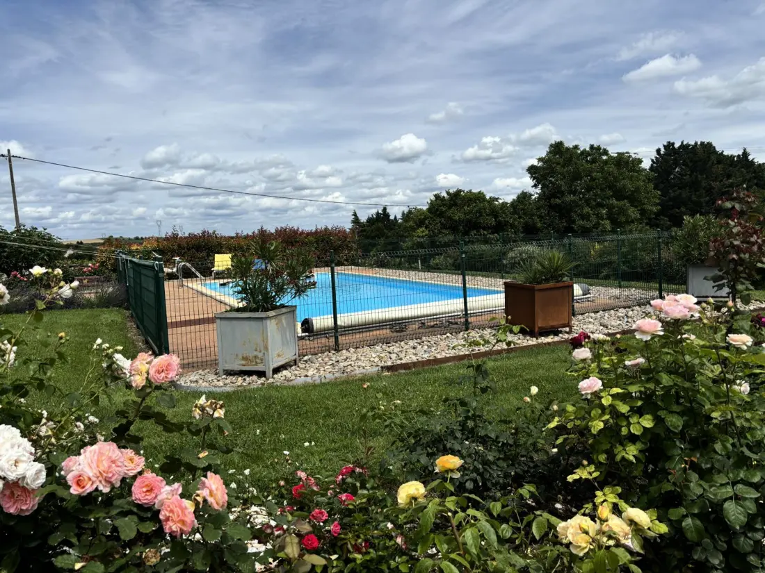 Maison de Vacances Louchy-Montfand 4