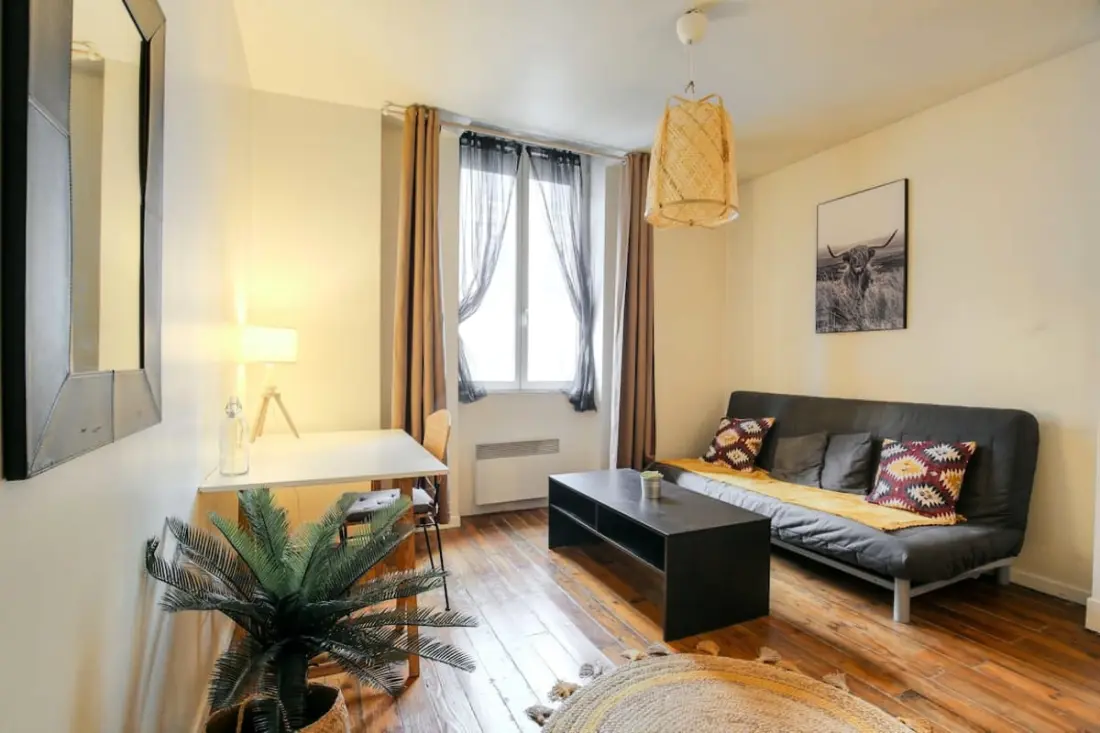 Charmant Logement Avec Balcon Au Coeur Du 7ème