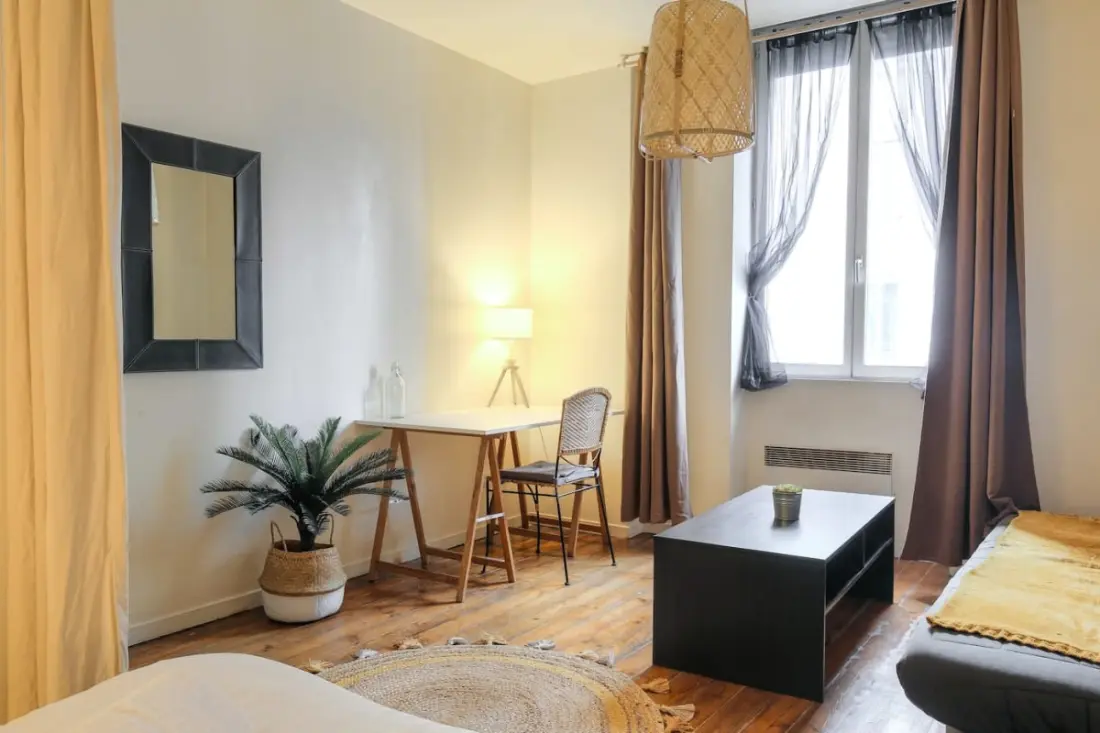 Charmant Logement Avec Balcon Au Coeur Du 7ème