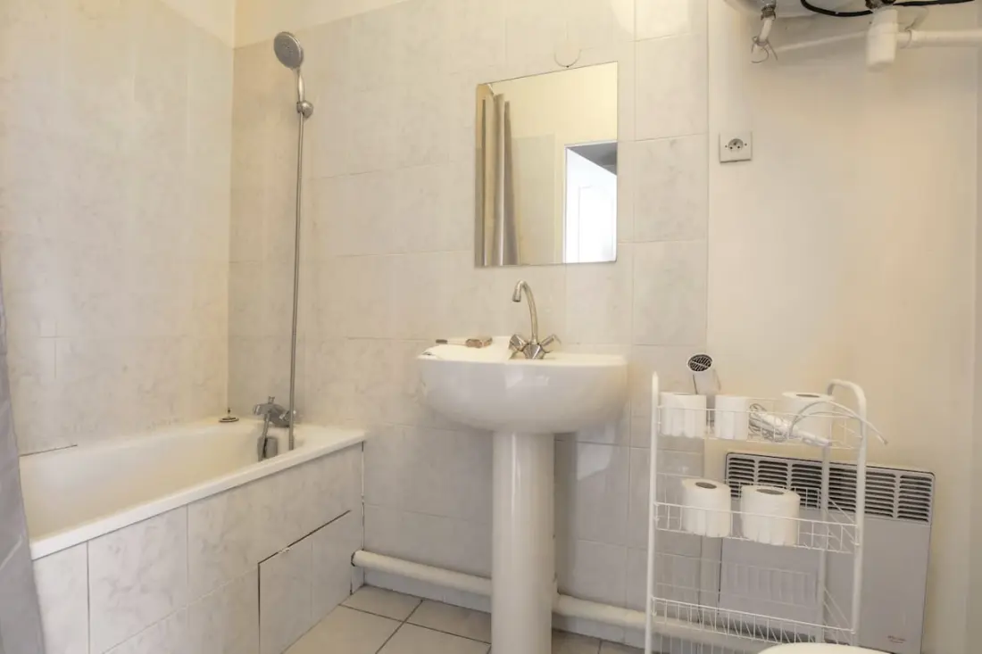Charmant Logement Avec Balcon Au Coeur Du 7ème