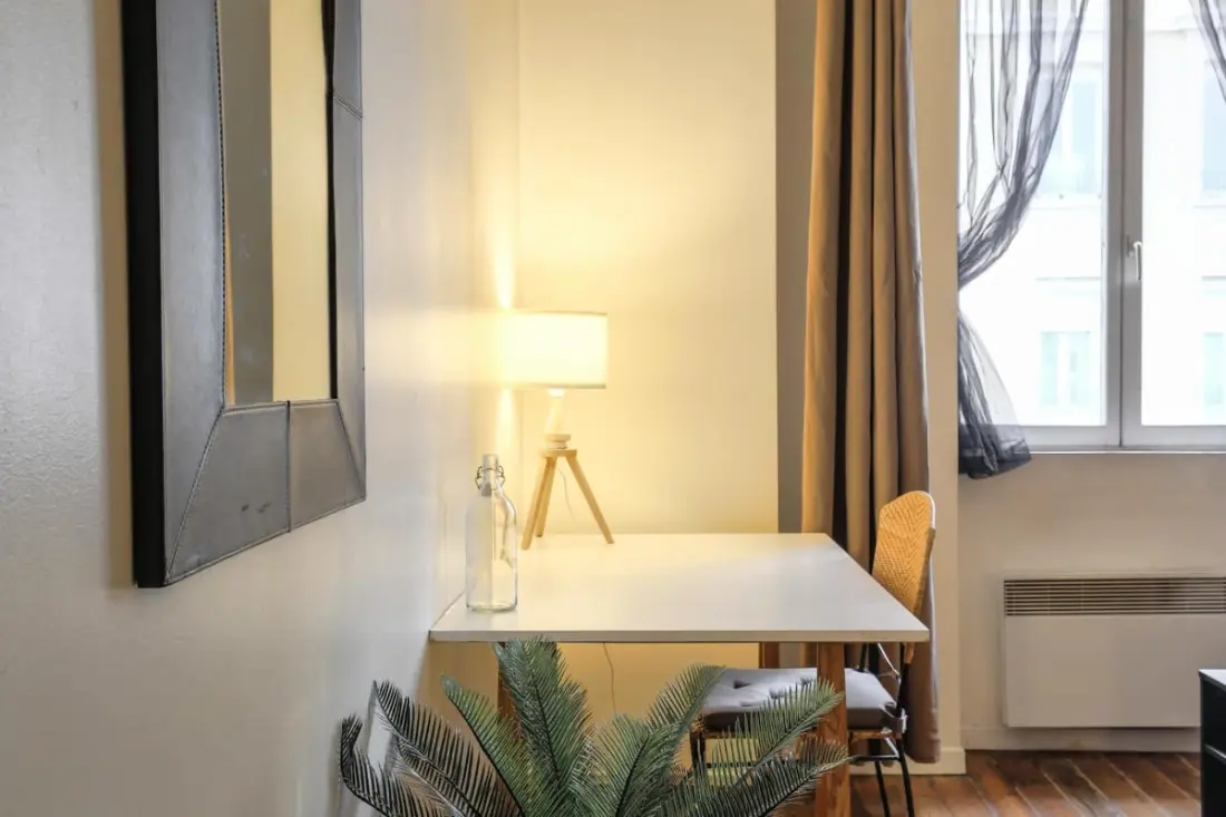 Charmant Logement Avec Balcon Au Coeur Du 7ème