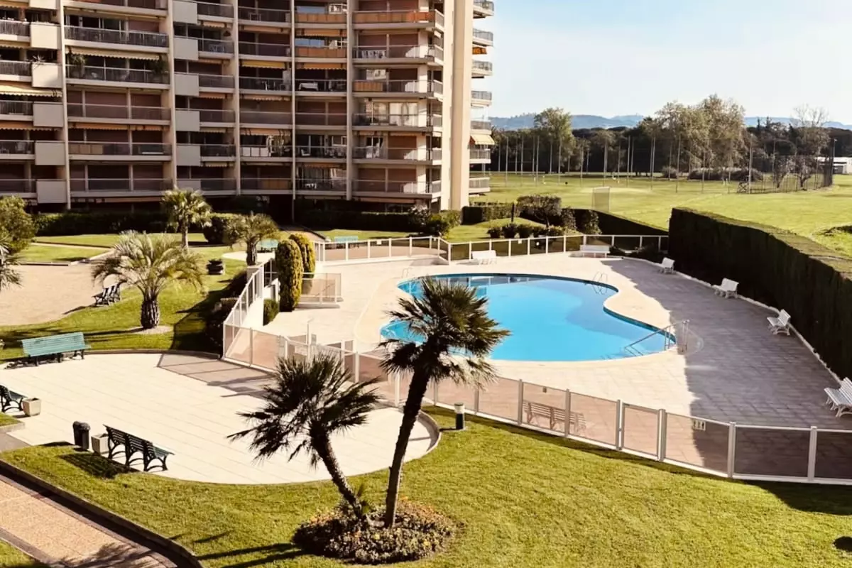 Studio Avec Balcon Et Piscine À Mandelieu - - Mandelieu-la-napoule - 1