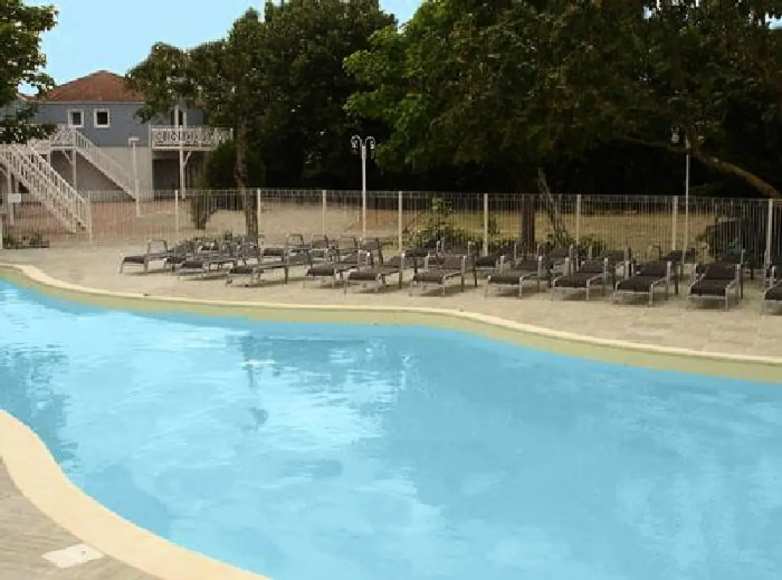 Village Park & Suites La Rochelle Marans3 étoiles★★★