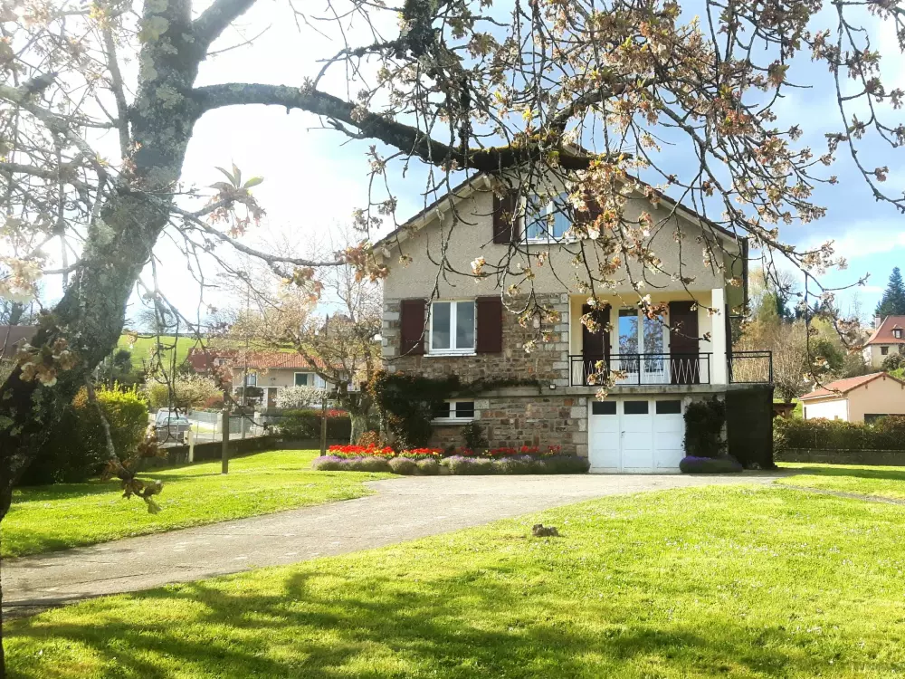 Maison de Vacances Maurs-la-Jolie