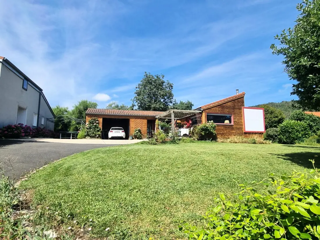 Maison de Vacances MONTBRISON 4