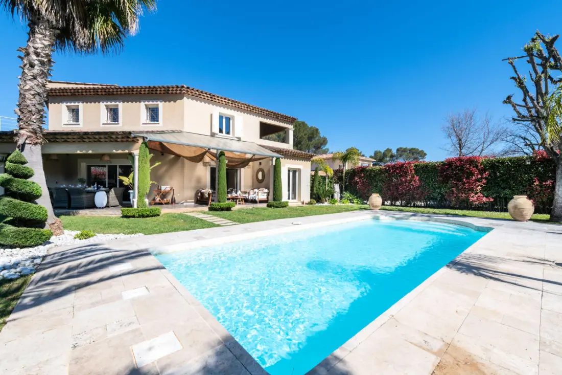 Résidence Villa 205m² Piscine Chauffée – Proche Cannes