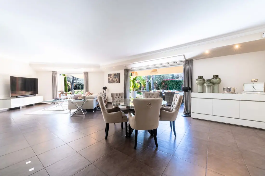 Résidence Villa 205m² Piscine Chauffée – Proche Cannes