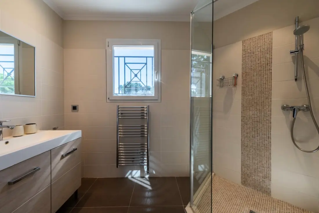 Résidence Villa 205m² Piscine Chauffée – Proche Cannes
