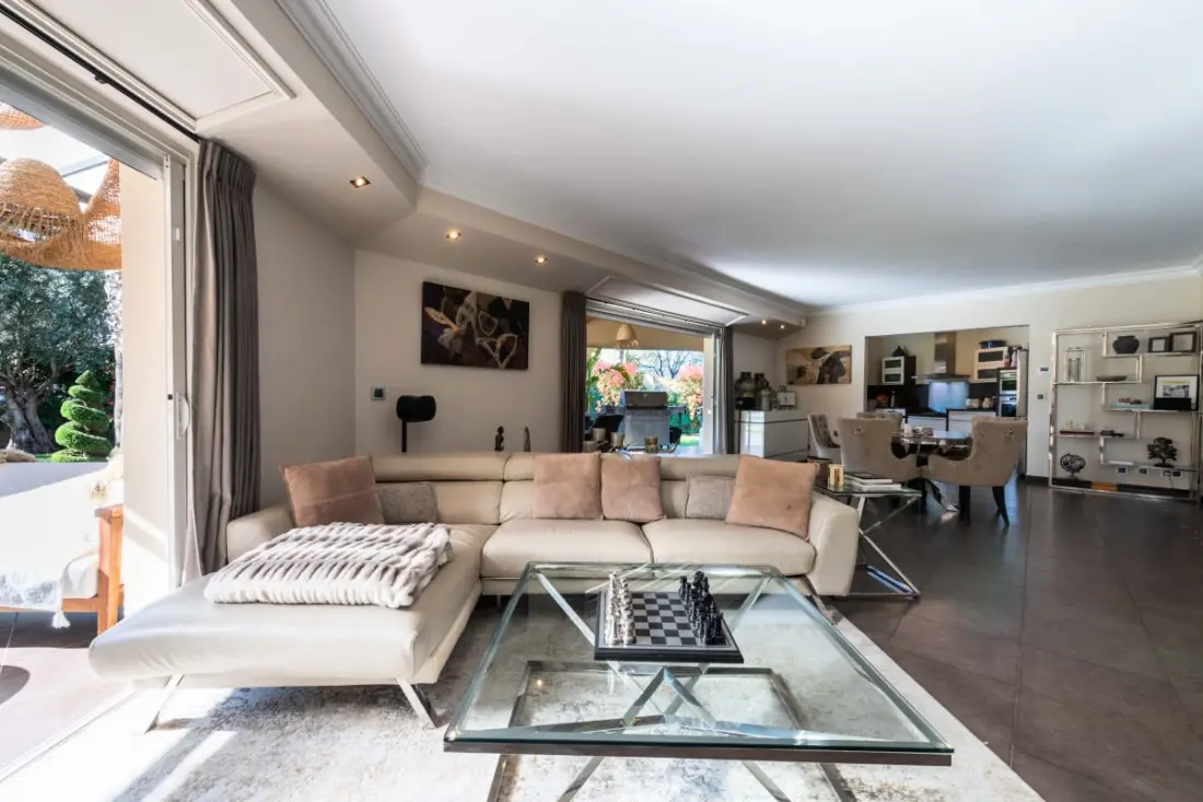 Résidence Villa 205m² Piscine Chauffée – Proche Cannes