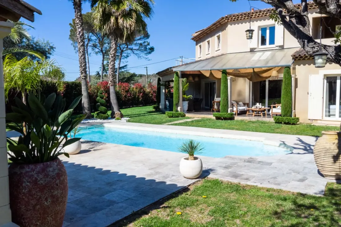 Résidence Villa 205m² Piscine Chauffée – Proche Cannes