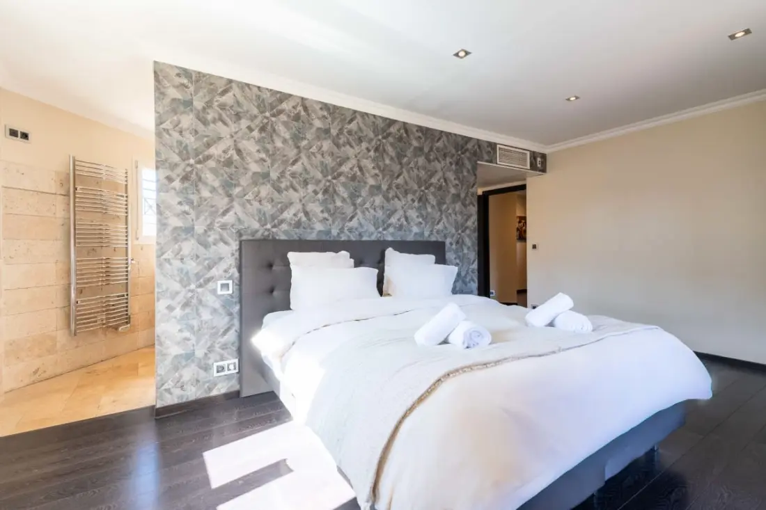 Résidence Villa 205m² Piscine Chauffée – Proche Cannes