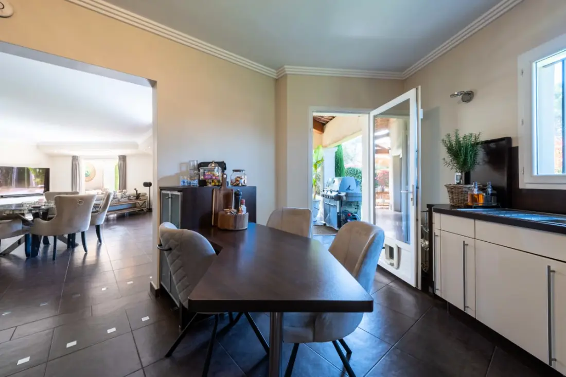 Résidence Villa 205m² Piscine Chauffée – Proche Cannes