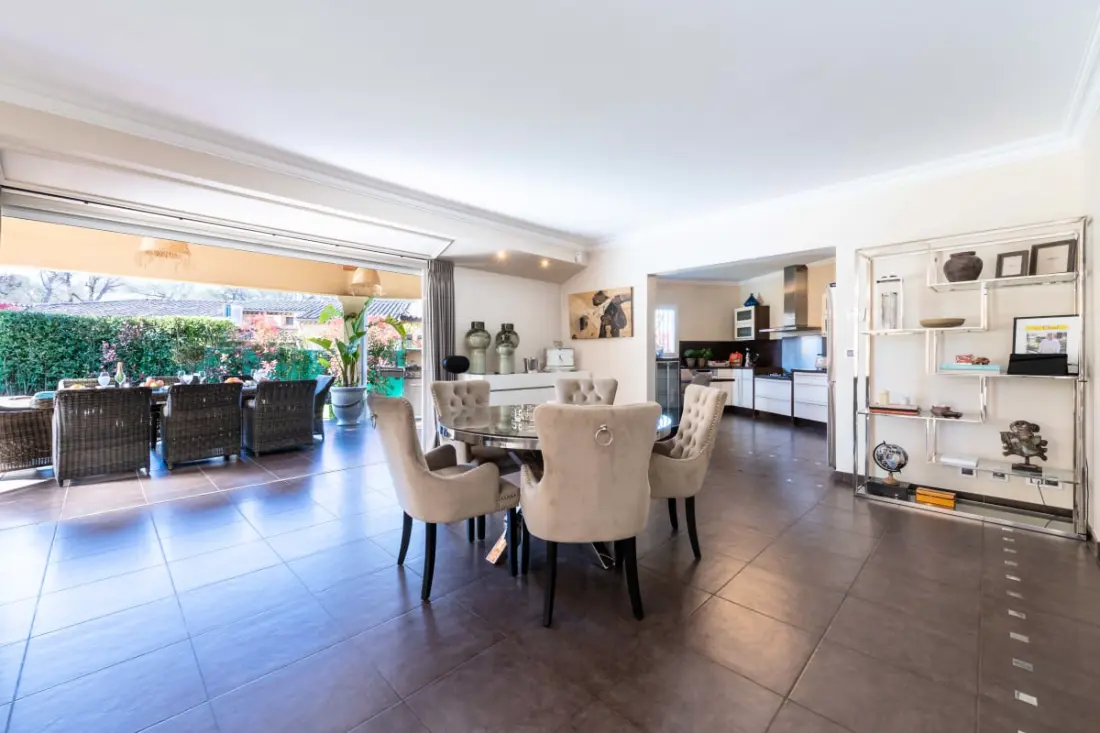 Résidence Villa 205m² Piscine Chauffée – Proche Cannes