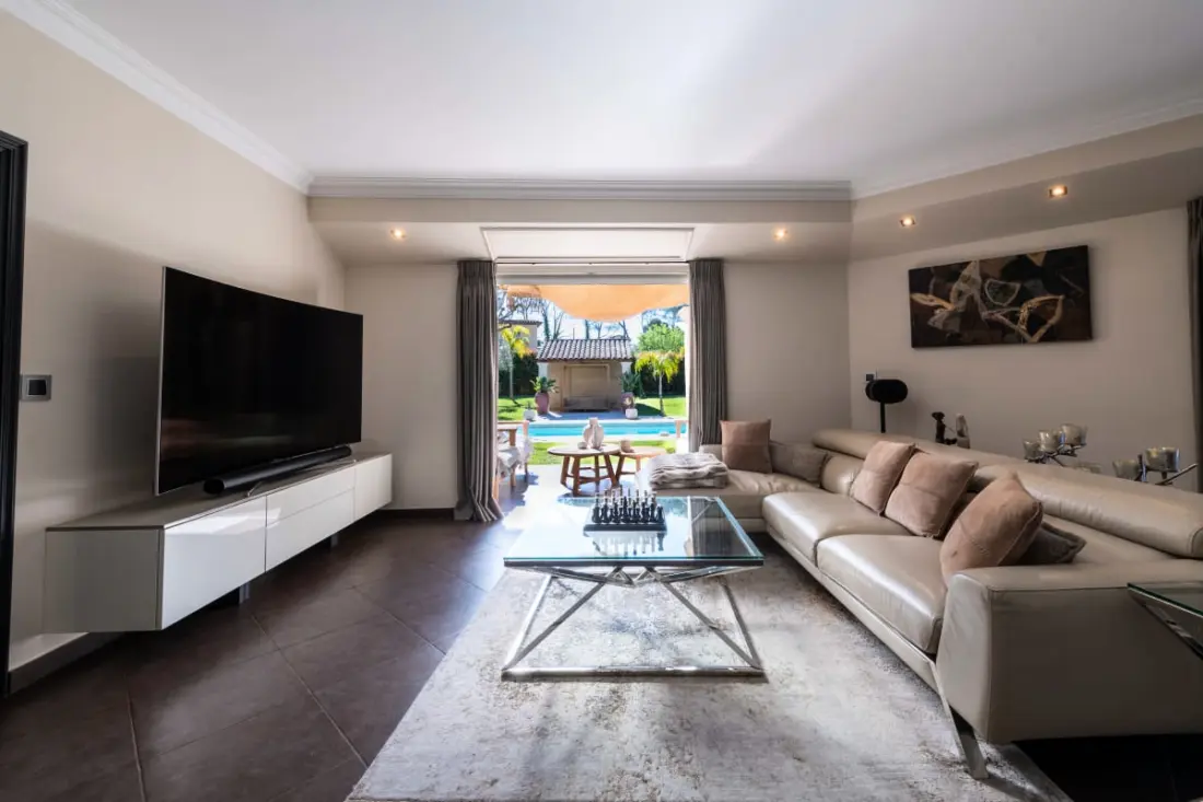Résidence Villa 205m² Piscine Chauffée – Proche Cannes
