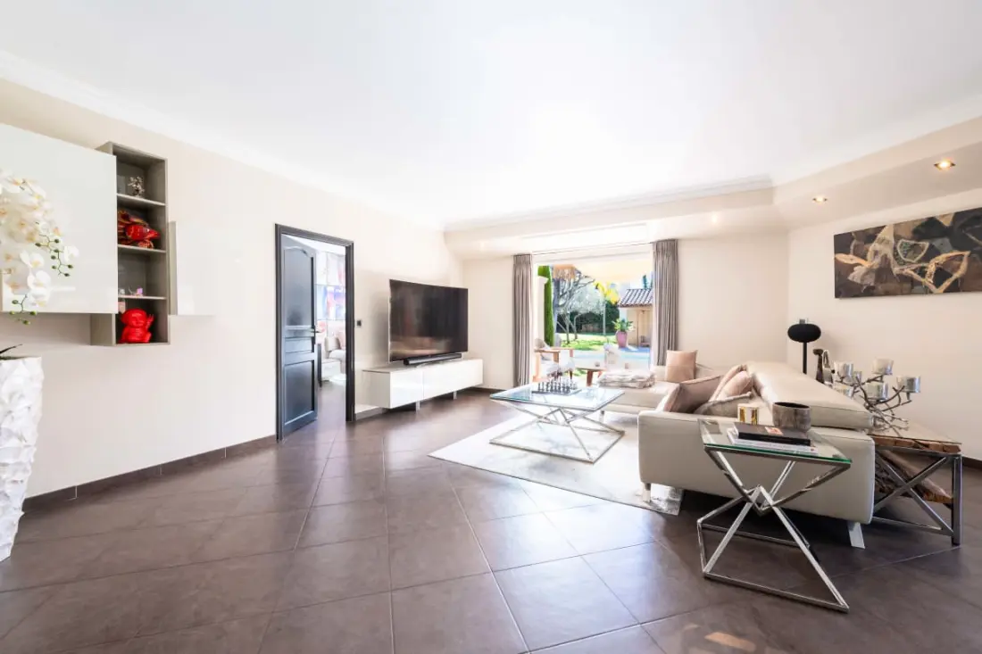 Résidence Villa 205m² Piscine Chauffée – Proche Cannes