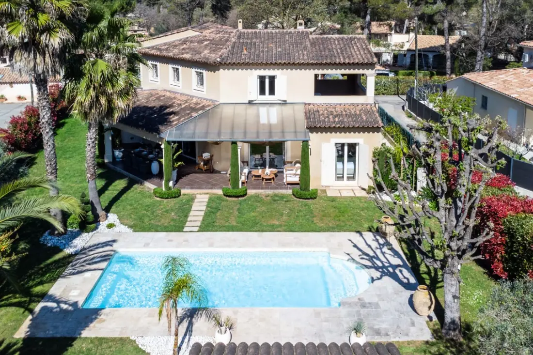 Résidence Villa 205m² Piscine Chauffée – Proche Cannes